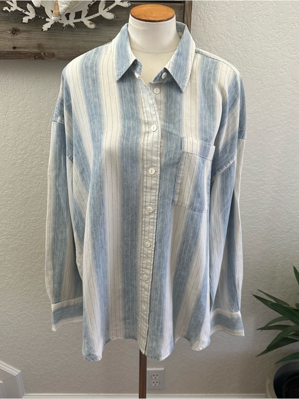Faherty Tried and True Chambray Blue & White Stripe Button Down Shirt XL NWT - Picture 2 of 9